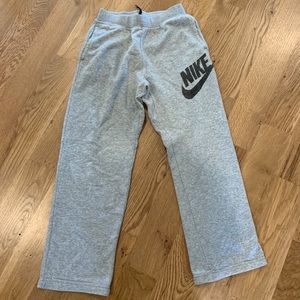 Boy’s sweatpants, GUC